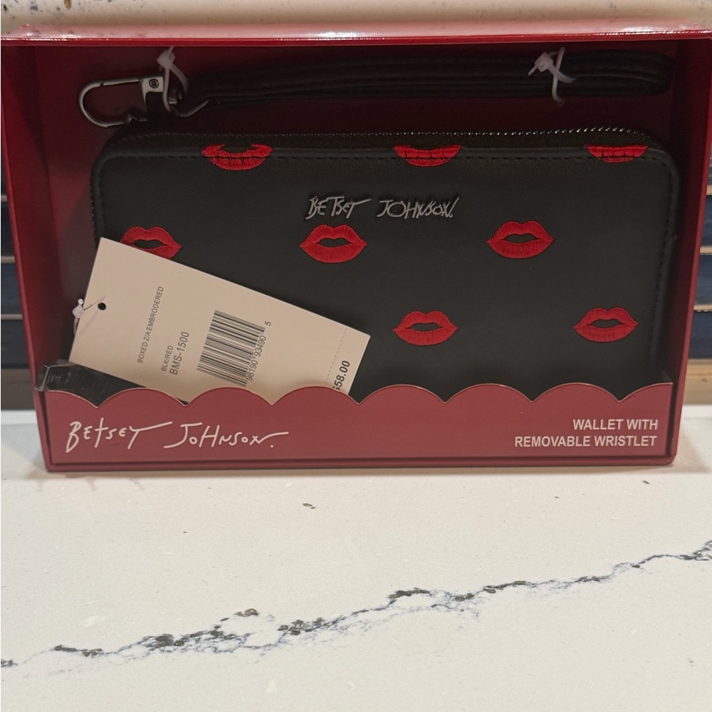 NWT Betsey Johnson Boxed “Lips” Embroidered Zip Around Wallet